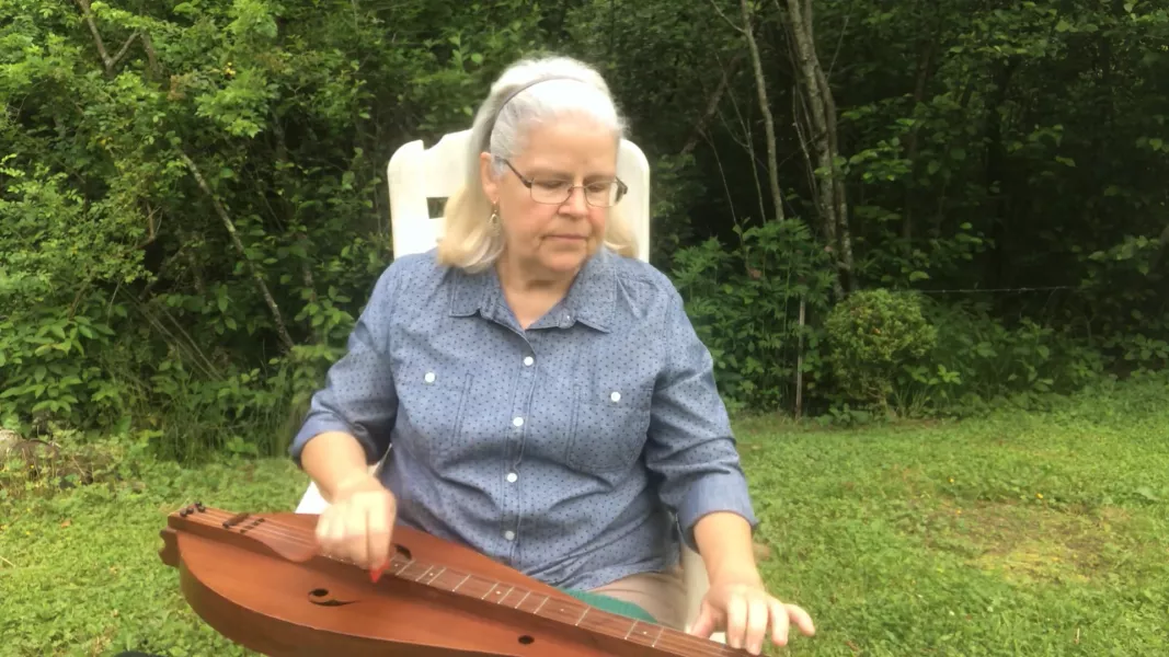 Mary Greene (on mountain dulcimer) sings “The Unclouded Day”